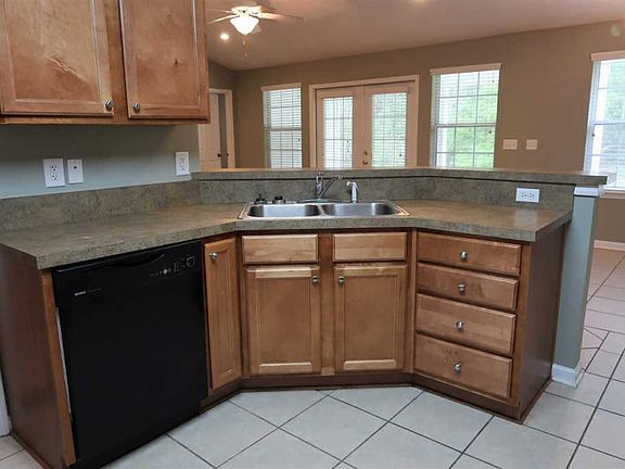 5th image of 303 Charles Willis Dr