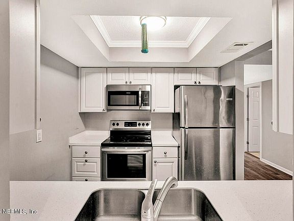 3rd image of 6646 La Mirada Dr E Unit 6