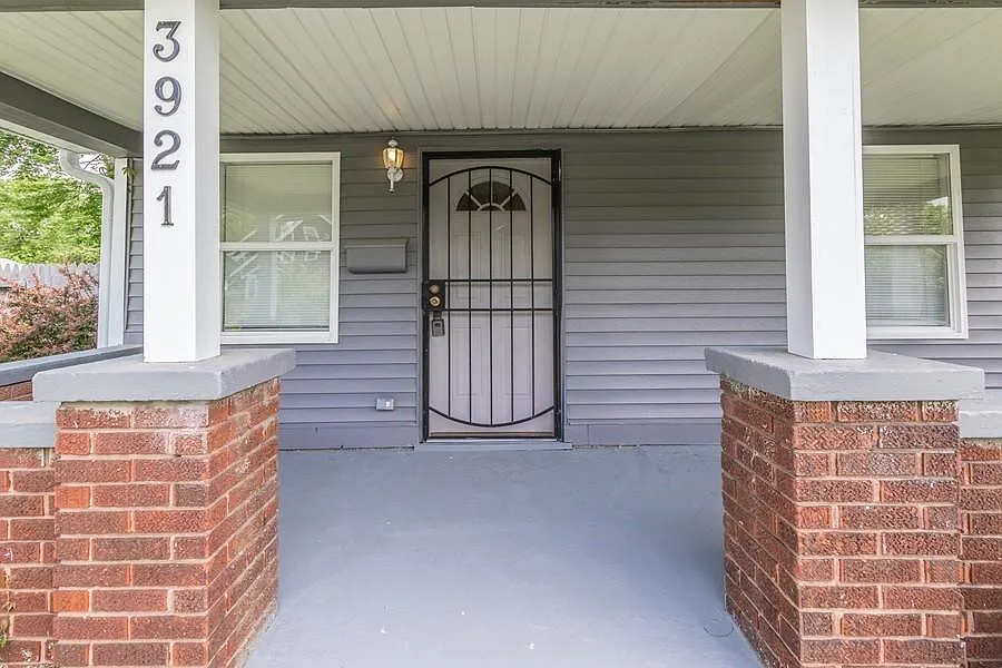 3 bed, 1.5 bath, 1400 sqft, $1,700 — Photo 3