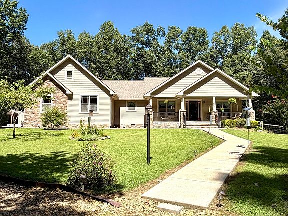 2nd image of 104 Bottom Dr