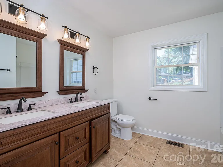 2020 Helen Dr — Photo 29