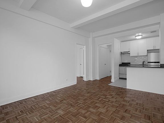 3rd image of 160 W 71st St APT 5T