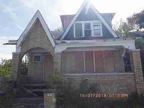 8132 E Brentwood