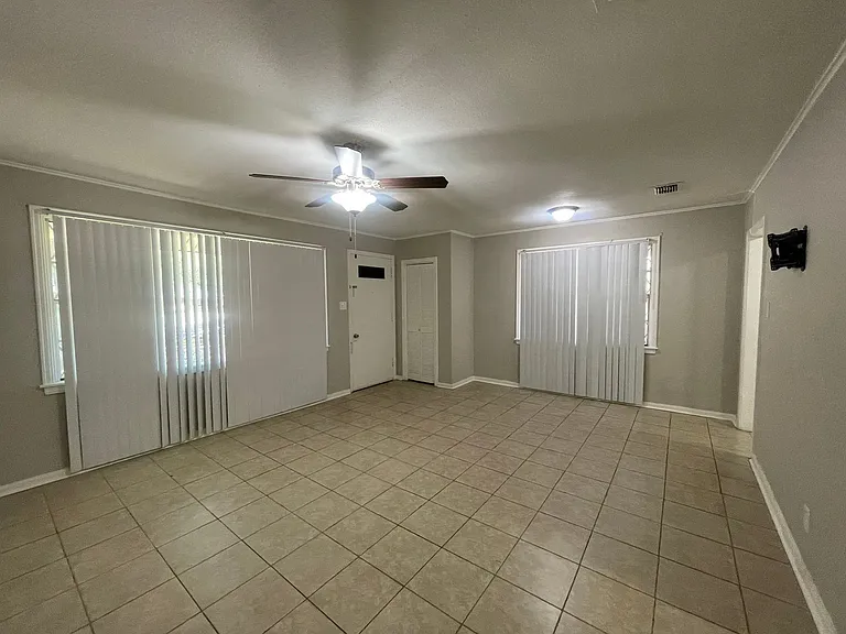 1020 Wanda Dr — Photo 2