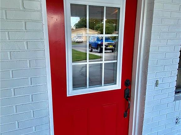 4th image of 1570 Oak Ave