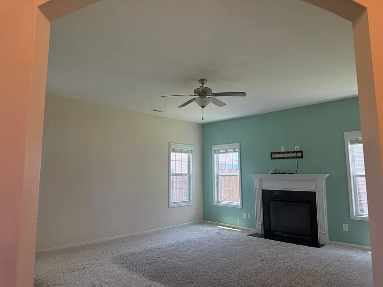403 Derrick Dr — Photo 5