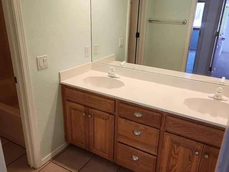 2100 N Timberline Rd — Photo 20