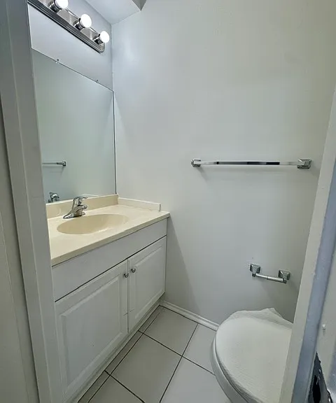 1/2 BATH ON MAIN LEVEL