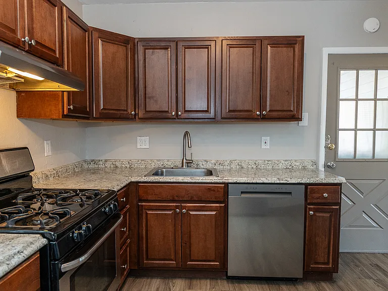 1600 Rutherford Ave #B — Photo 29