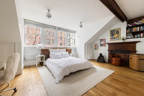 Sold by Compass | media 16