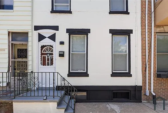 1928 Latona St
