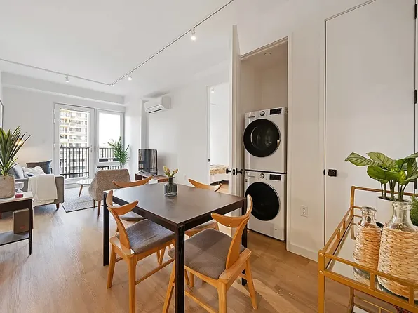 931 Carroll Street image 3 of 27