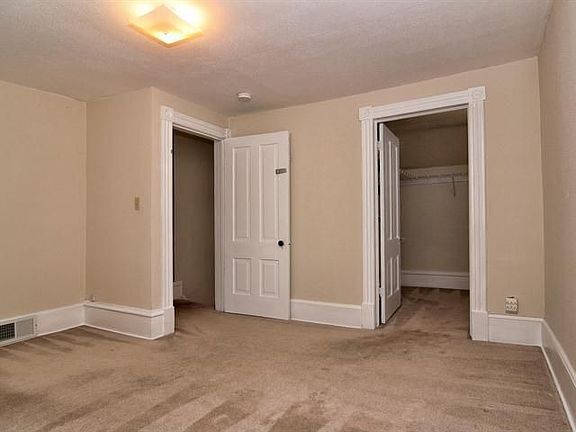 3rd image of 1073 25th Ave SE