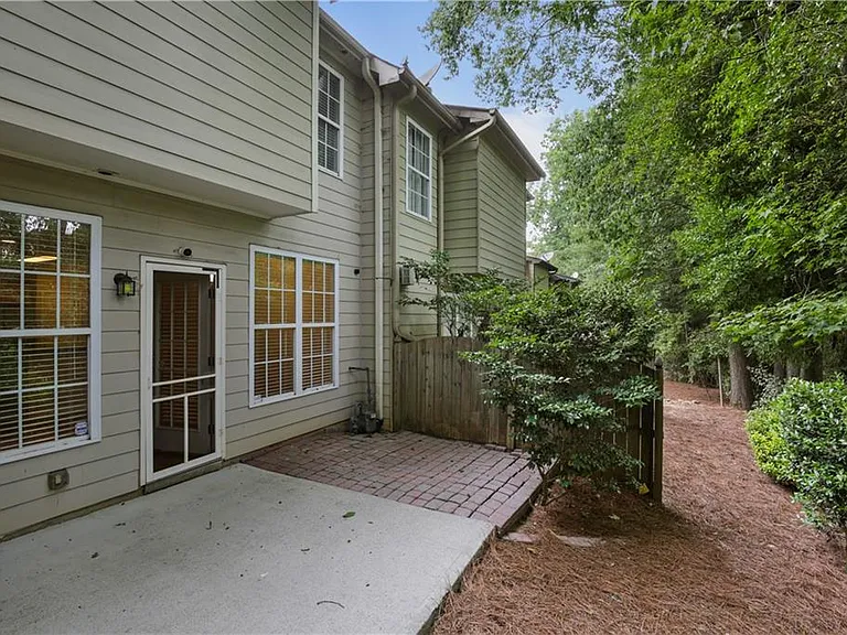 720 Surrey Park Pl SE — Photo 25