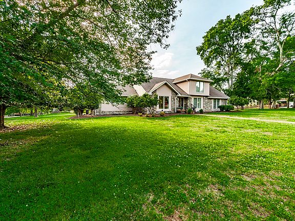 3rd image of 117 Jackson Ln