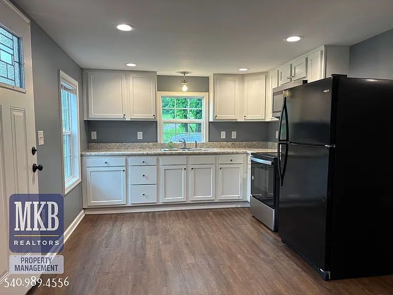 811 Montvue Rd — Photo 7