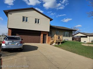 122 3rd Ave W, Richardton, ND 58652