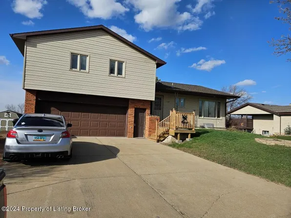 122 3rd Ave W, Richardton, ND 58652