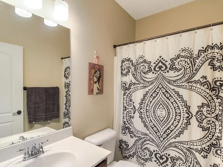 7913 Kirkfield Dr — Photo 8