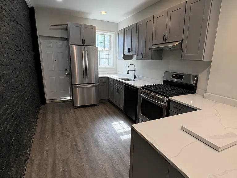 1402 Aisquith St — Photo 1