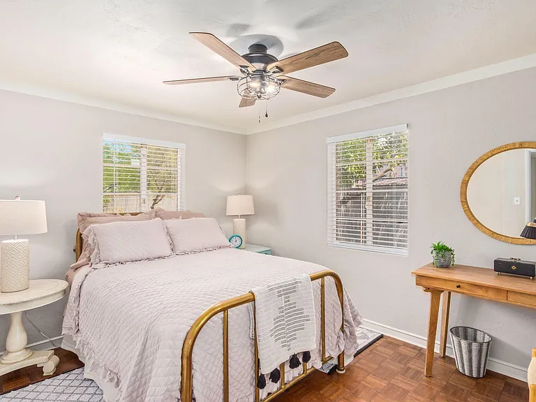 4233 E Linden St — Photo 13