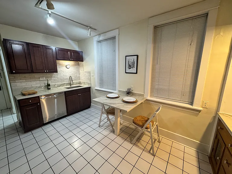 2028 W Melrose St #G — Photo 3