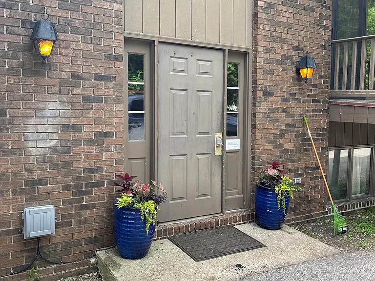 421 E State St #3 — Photo 16