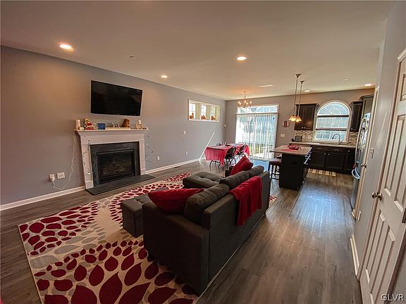 3rd image of 3161 Huntington Ln