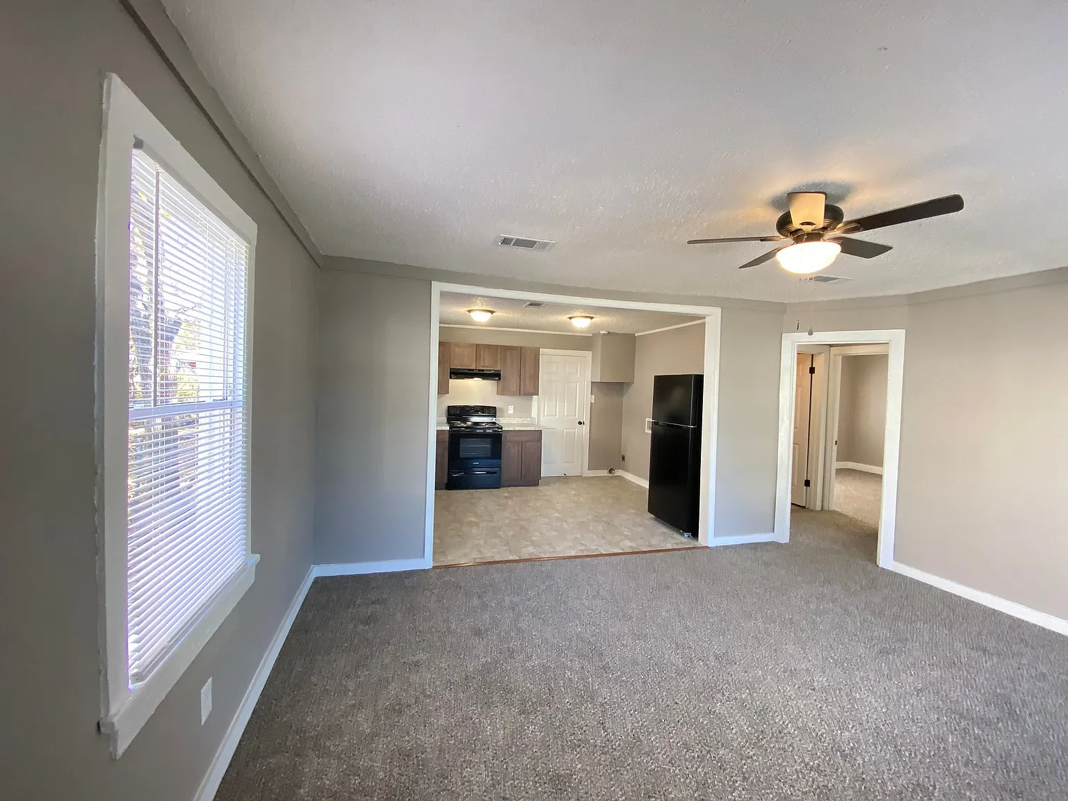 2719 Abigail St — Photo 2