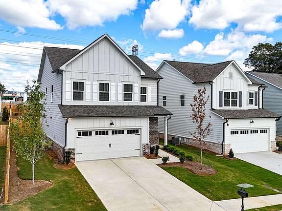 3rd image of 35 Aviation Rd SE