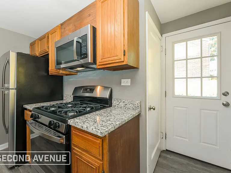 127 Stowe Dr — Photo 12