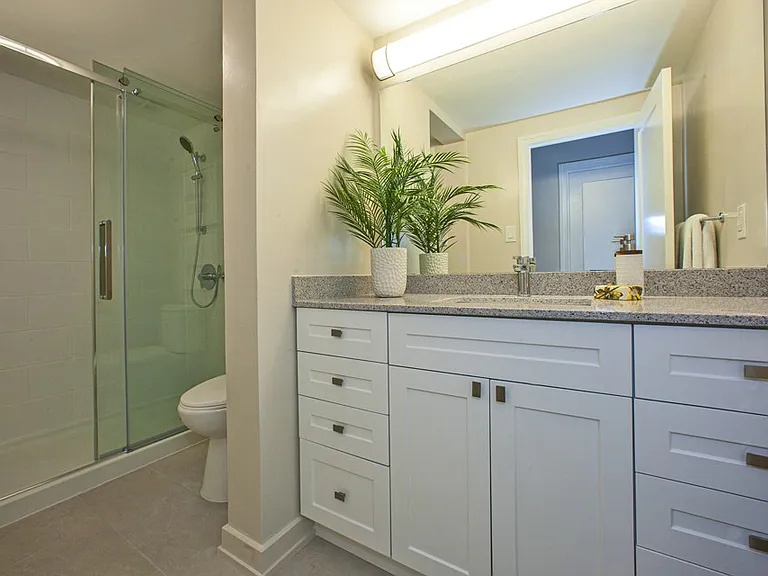20 N Shore Blvd W — Photo 11
