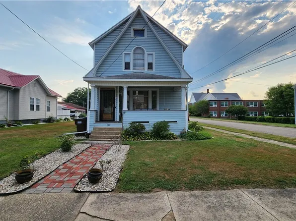 221 Elm St, Belpre, OH 45714