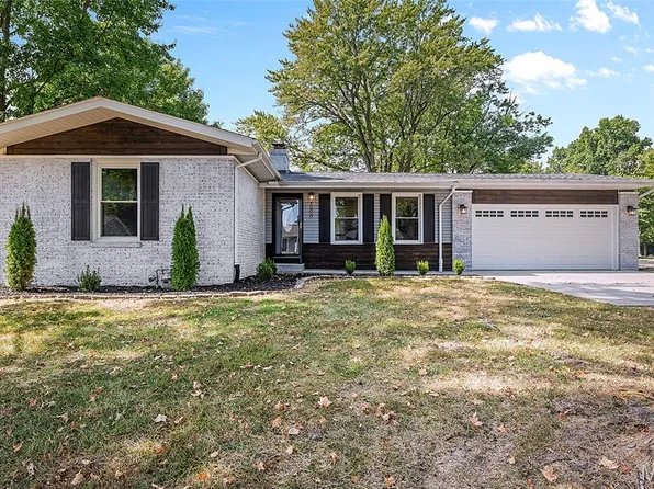 588 Westview Dr, Edwardsville, IL 62025