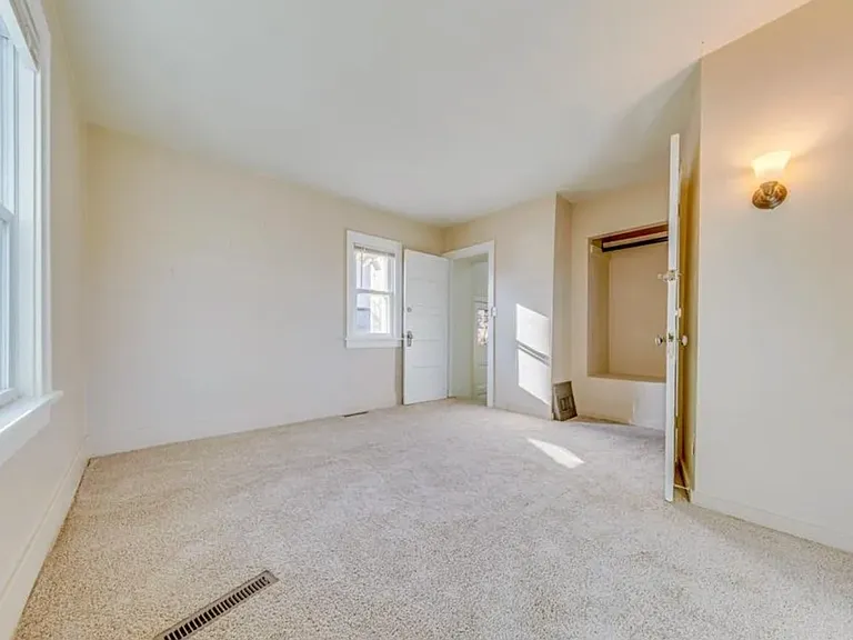 838 41st Ave NE — Photo 5