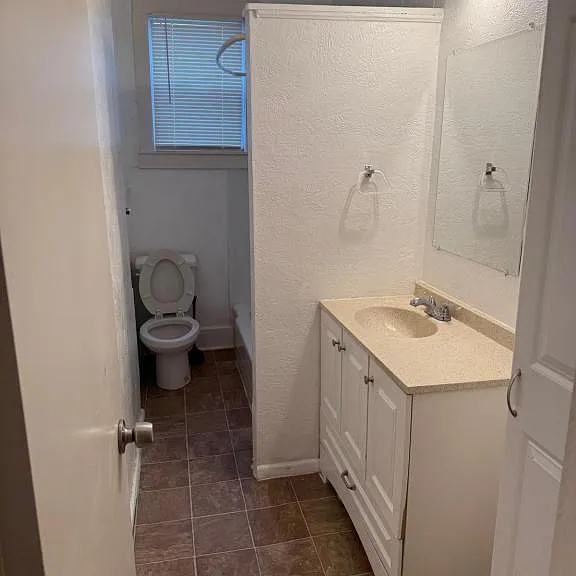 313 E Lloyd St — Photo 9