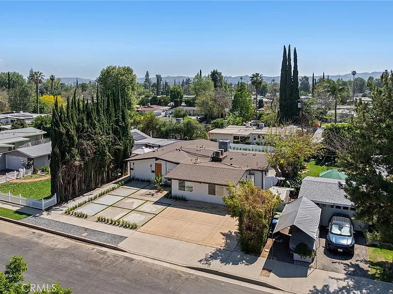 22926 Leadwell St — Photo 13