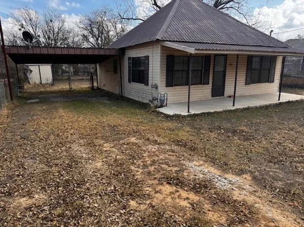 305 S West St, Bangs, TX 76823