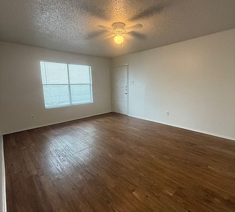 5th image of 205 Craddock Ave #F8