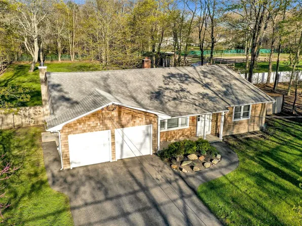 185 Oak Street, Medford, NY 11763
