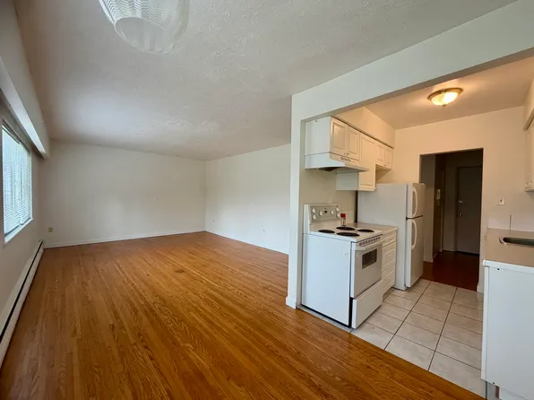 228 Manitoba St, New Westminster, BC V3L 1J2