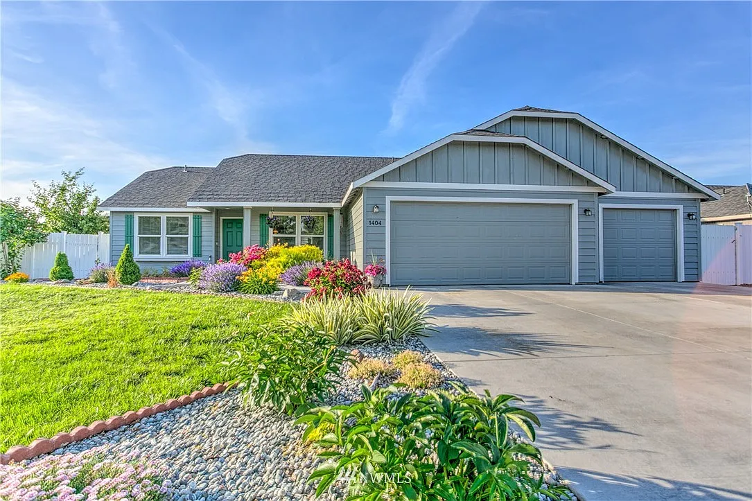 1404 E Megan Drive photo 1