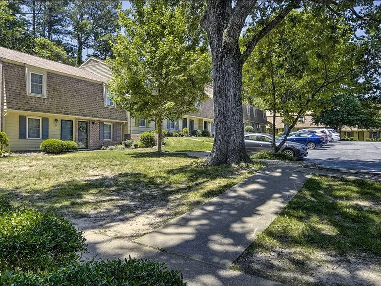 4701 Blue Bird Ct #E — Photo 28