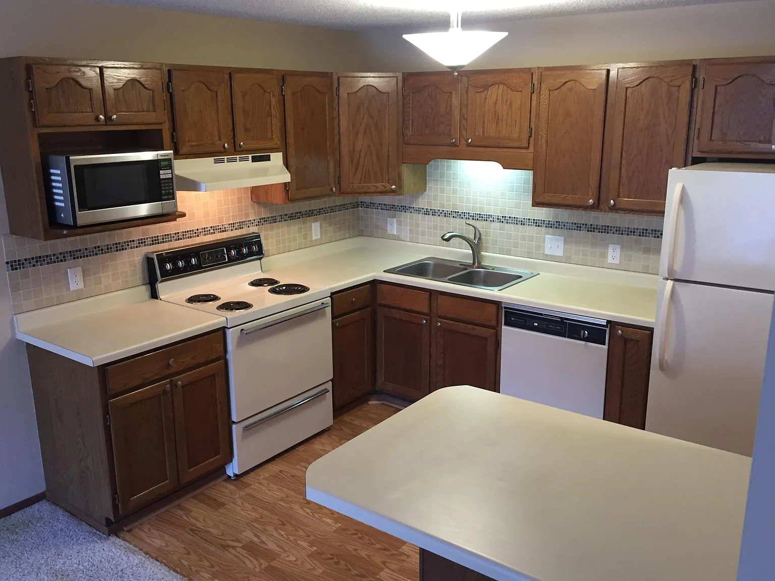 2 bed, 1100 sqft, $1,695 — Photo 4