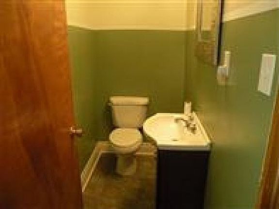 3rd image of 5 Bennington Ave
