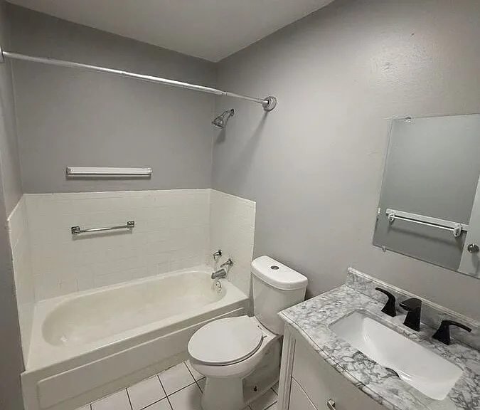 907 Center Ave #2 — Photo 7