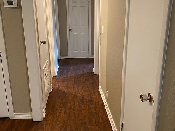 3rd image of 404 N Lindsey St