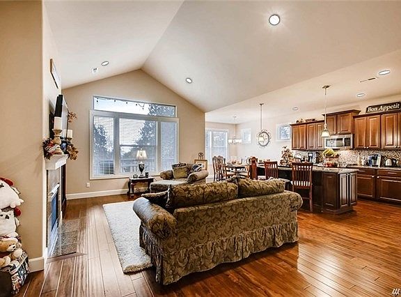 3rd image of 3701 Highlands Blvd