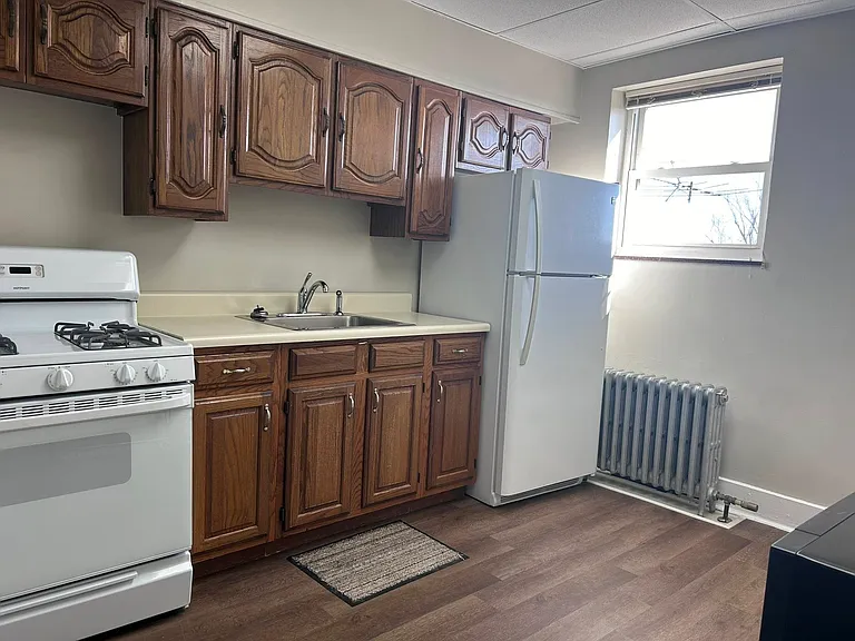 112 E Main St #B — Photo 4