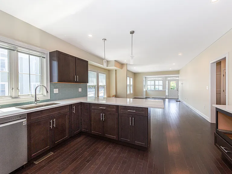 120 Jerome St — Photo 3